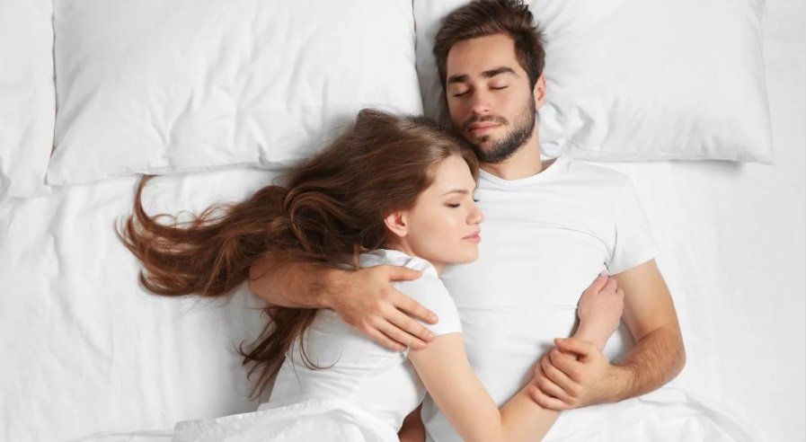 pareja dormir.jpg