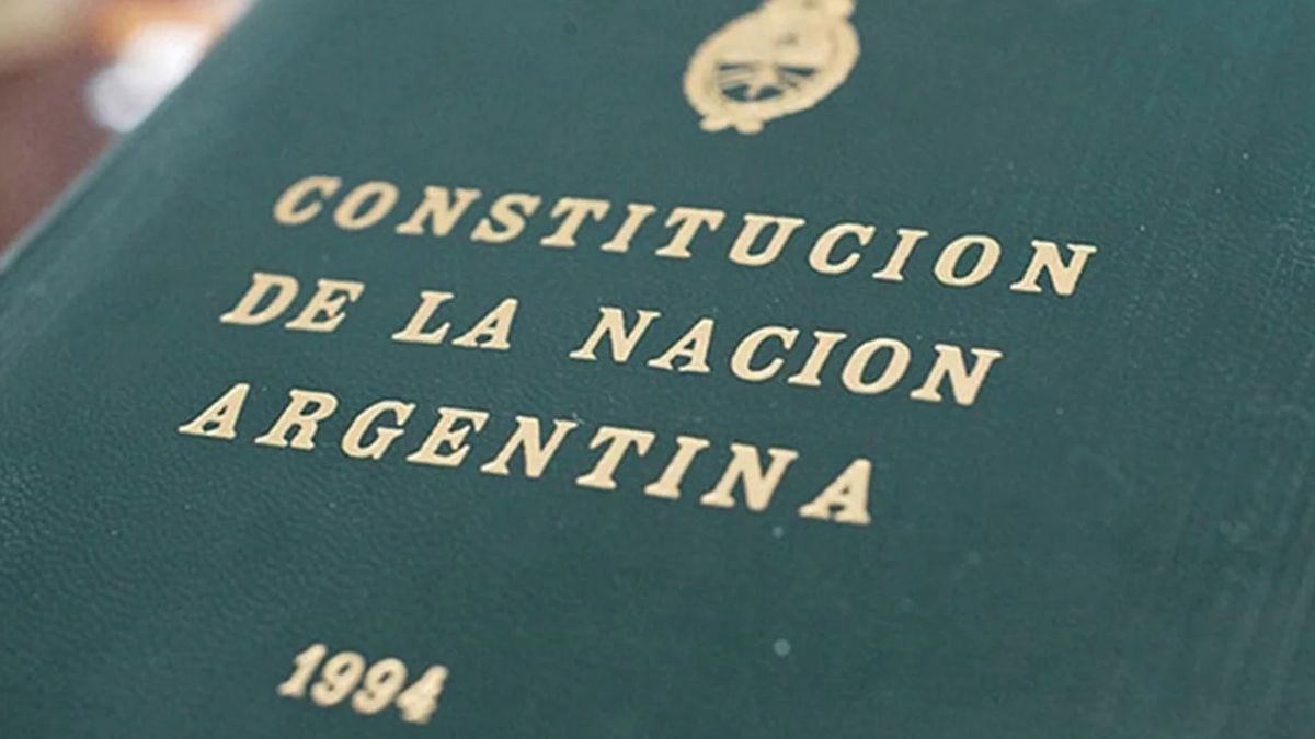 La reforma de la Constitución en 1994 incorporó un mandato en el artículo 75: crear un Banco Federal con facultad de emitir moneda, con participación de las provincias en las decisiones.