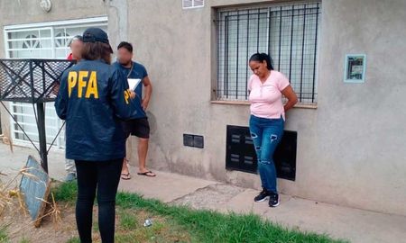La Policía Federal al momento de la captura de María Henríquez Mota en la ciudad de San Nicolás. La Policía Federal al momento de la captura de María Henríquez Mota en la ciudad de San Nicolás.