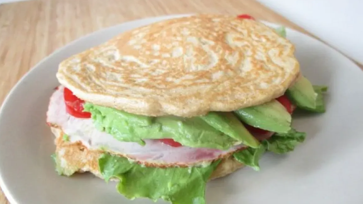 Pan de avena y yogur en sartén.