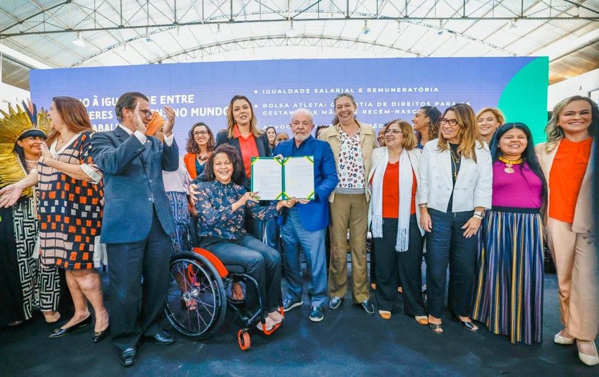 Según datos del Instituto Brasileño de Geografía y Estadística (IBGE), en Brasil una mujer gana, en promedio, el 78% del salario de un hombre Según datos del Instituto Brasileño de Geografía y Estadística (IBGE), en Brasil una mujer gana, en promedio, el 78% del salario de un hombre