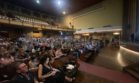 Empleados de todas las áreas del Hospital Cullen fueron homenajeados este jueves por su labor en la pandemia. Empleados de todas las áreas del Hospital Cullen fueron homenajeados este jueves por su labor en la pandemia.