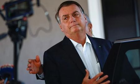 El ex presidente de Brasil, Jair Bolsonaro, afirmó que las órdenes judiciales emitidas en su contra son una reacción a las críticas de Trump. El ex presidente de Brasil, Jair Bolsonaro, afirmó que las órdenes judiciales emitidas en su contra son una reacción a las críticas de Trump.