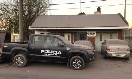 Las puertas de la comisaría permanecerán cerradas hasta que se confirme el resultado del efectivo. Las puertas de la comisaría permanecerán cerradas hasta que se confirme el resultado del efectivo.