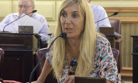 Según las normas vigentes, será Alejandra Vucasovich, dirigente de Juntos por el Cambio de la provincia de Santa Fe, quien ocupe en lugar de Reutemann. Según las normas vigentes, será Alejandra Vucasovich, dirigente de Juntos por el Cambio de la provincia de Santa Fe, quien ocupe en lugar de Reutemann.