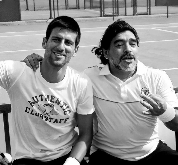 El tenista serbio le dejó su mensaje al astro argentino tras su fallecimiento.