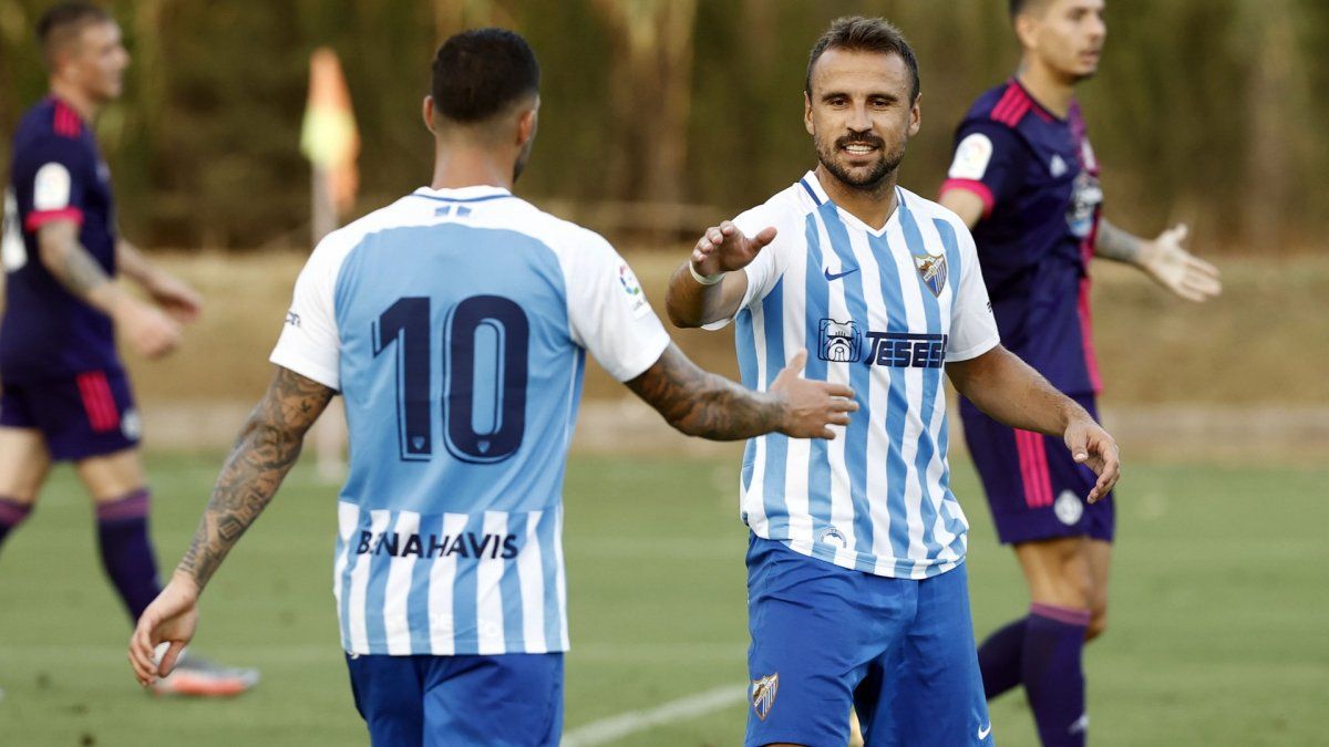 El Málaga anunció que despidió a once jugadores por la grave situación económica que atraviesa.