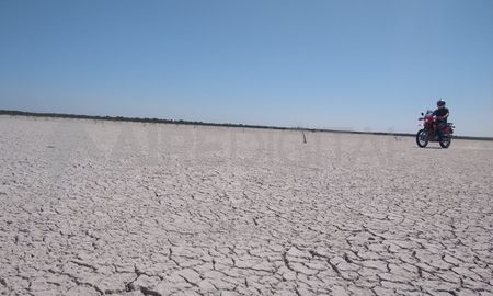 Se secó el enorme humedal del balneario de Laguna Paiva, producto de la bajante histórica. Se secó el enorme humedal del balneario de Laguna Paiva, producto de la bajante histórica.