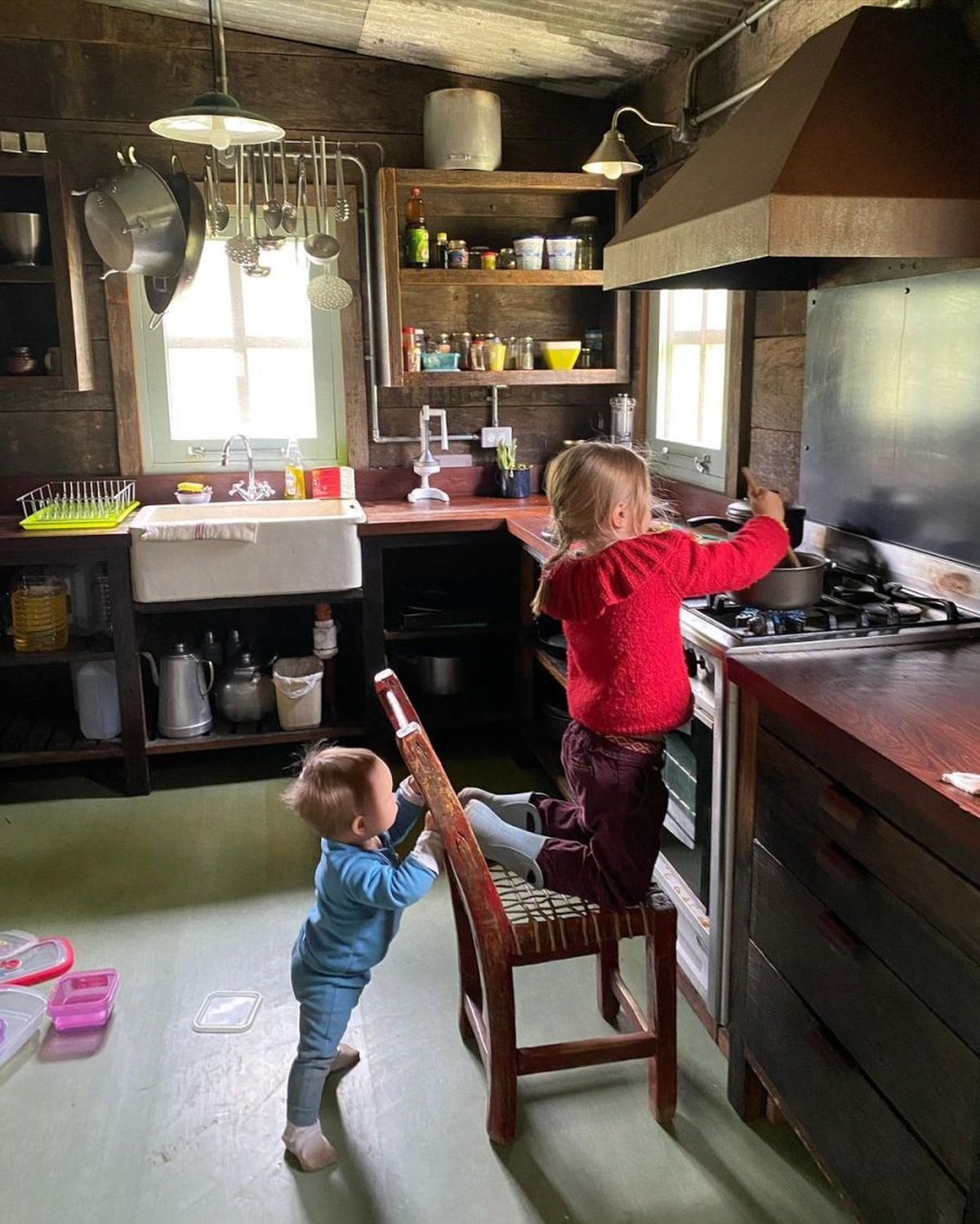 La cabaña de Zaira Nara y Jakob von Plessen en la Patagonia, está completamente hecha en madera.