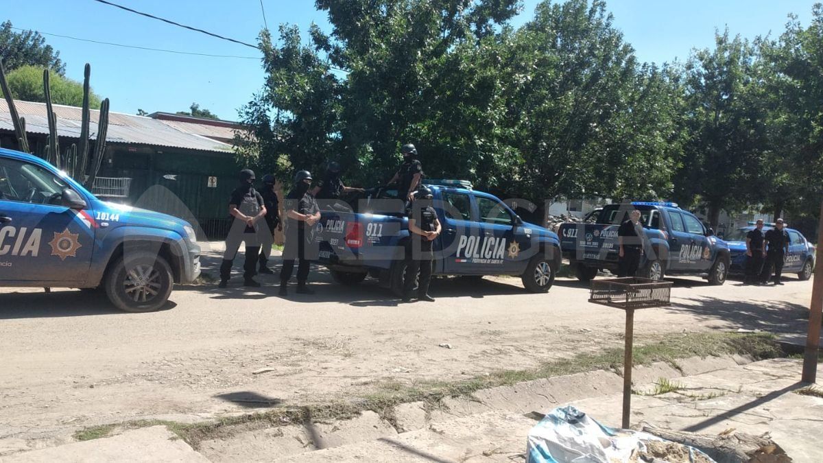 Ciudad de Santa Fe: allanamiento por robo en la Escuela Combate del quebracho.