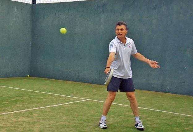 Macri se lesionó la espalda jugando al paddle con Patricia Bullrich