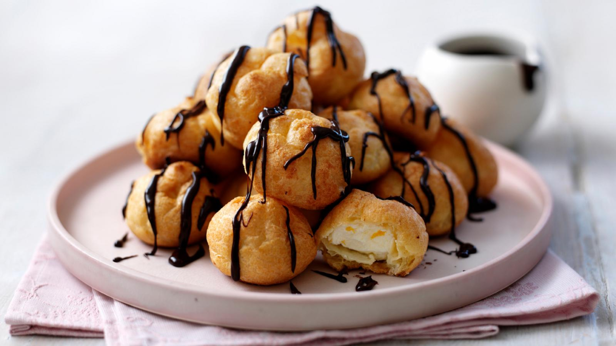 Cómo hacer profiteroles: la receta más fácil para sorprender a tu familia