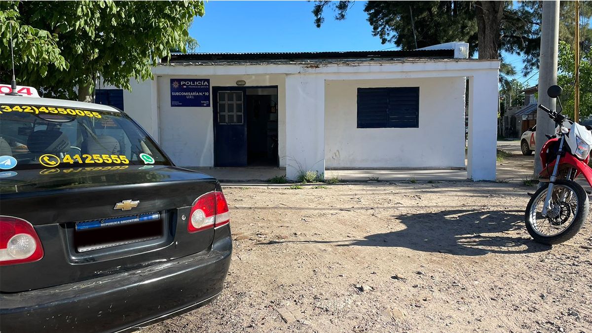 El conductor logró llegar hasta la dependencia policial y pedir ayuda.&nbsp;