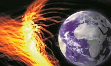 El mensaje del estudio es muy claro: las partículas emitidas durante una tormenta solar de gran intensidad afectarán gravemente a los cables transoceánicos que conectan internet, provocando el colapso de la red global. El mensaje del estudio es muy claro: las partículas emitidas durante una tormenta solar de gran intensidad afectarán gravemente a los cables transoceánicos que conectan internet, provocando el colapso de la red global.