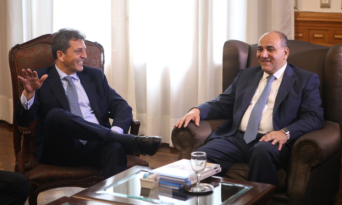 El ministro de Economía Sergio Massa junto al jefe de Gabinete Juan Manzur.
