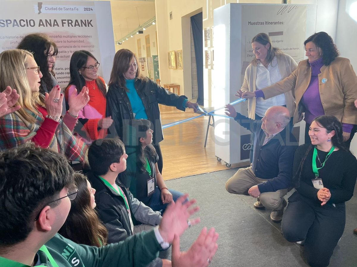 El espacio Ana Frank se podrá visitar en la estación Belgrano entre el lunes 29 de julio y el jueves 8 de agosto, todos los días. El espacio Ana Frank se podrá visitar en la estación Belgrano entre el lunes 29 de julio y el jueves 8 de agosto, todos los días.