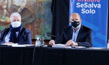 El ministro de Salud de la Nación, Ginés González García, llegó en la mañana de este viernes a Rosario para trabajar junto a la cartera provincial en nuevas medidas sanitarias. El ministro de Salud de la Nación, Ginés González García, llegó en la mañana de este viernes a Rosario para trabajar junto a la cartera provincial en nuevas medidas sanitarias.