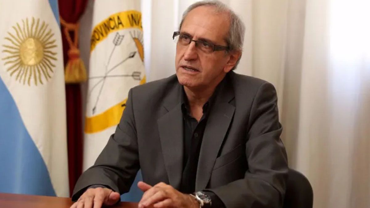 Oscar Blando, en cambio, fue más crítico del proceso preconstituyente, al señalar la ausencia de un debate público robusto previo a la ley de necesidad de la reforma. Oscar Blando, en cambio, fue más crítico del proceso preconstituyente, al señalar la ausencia de un debate público robusto previo a la ley de necesidad de la reforma.