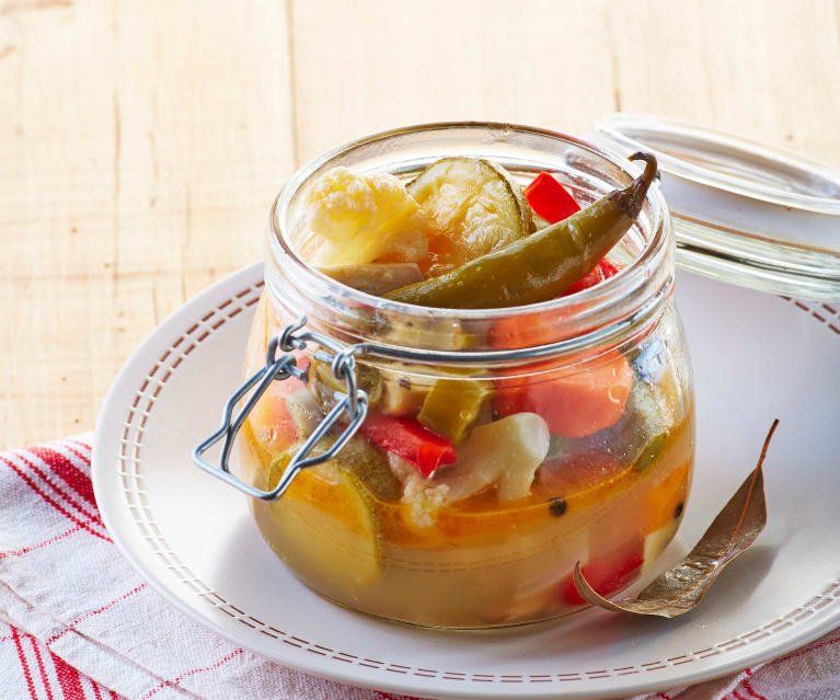 Atún en escabeche de verduras.