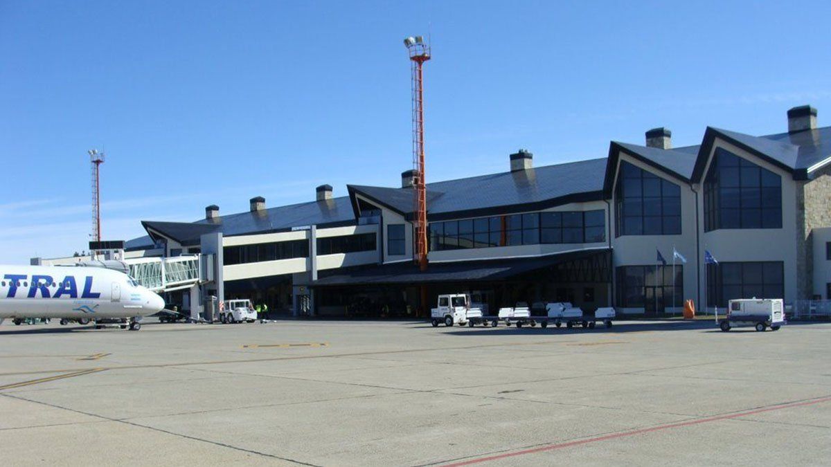 El aeropuerto Teniente Luis Candelaria de Bariloche fue habilitado como corredor seguro.