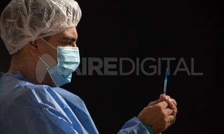 El Ministerio de Salud y el Cemafe explicaron qué ocurrió con el error en la vacunación de cinco personas en Santa Fe. El Ministerio de Salud y el Cemafe explicaron qué ocurrió con el error en la vacunación de cinco personas en Santa Fe.