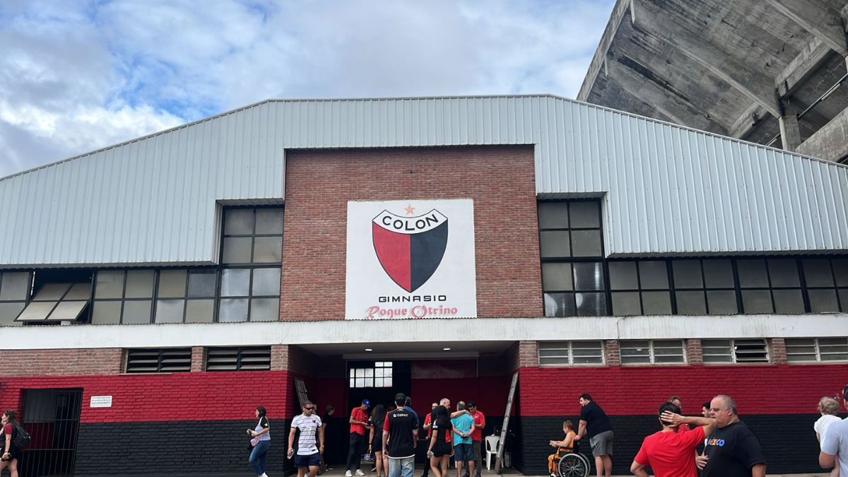 Cerca de 6.000 socios se acercaron al Roque Otrino para emitir su voto en las elecciones de Colón. Cerca de 6.000 socios se acercaron al Roque Otrino para emitir su voto en las elecciones de Colón.