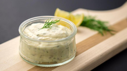 altText(Cómo hacer salsa tártara en casa: la receta sencilla y práctica para acompañar tus platos)}