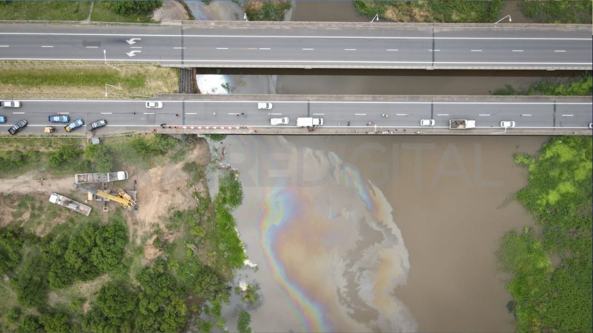 Continuarán buscando en las aguas el cuerpo del camionero tras el accidente en la Ruta Nacional 168.