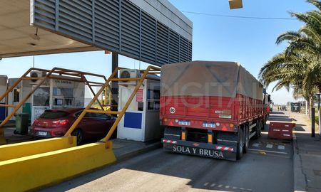 Por turno levantan las barreras en los peajes de Autopista Santa Fe Rosario. Sutracovi en estado de asamblea. Por turno levantan las barreras en los peajes de Autopista Santa Fe Rosario. Sutracovi en estado de asamblea.