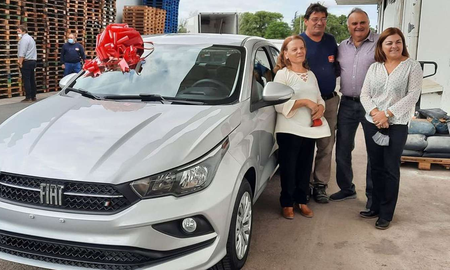 Trabajó 50 años en una fábrica y al jubilarse el dueño le regaló un 0km: No sé si me lo merezco Trabajó 50 años en una fábrica y al jubilarse el dueño le regaló un 0km: No sé si me lo merezco