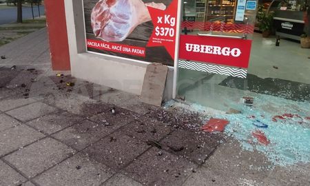 Reventaron la vidriera y robaron en un frigorífico de carmes de cerdo Reventaron la vidriera y robaron en un frigorífico de carmes de cerdo