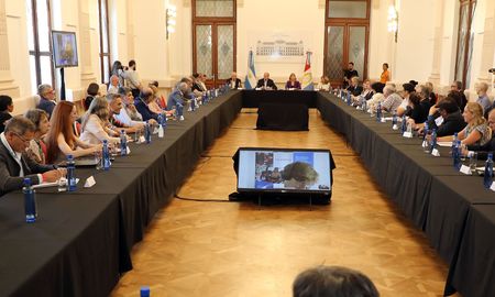 Participación. El ministro de Salud, Carlos Parola, valoró la participación de los especialistas que se sumaron al debate. Participación. El ministro de Salud, Carlos Parola, valoró la participación de los especialistas que se sumaron al debate.