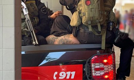 Policías de la PDI y del GOE cuando capturaron a Mendieta en barrio Las Flores. Policías de la PDI y del GOE cuando capturaron a Mendieta en barrio Las Flores.