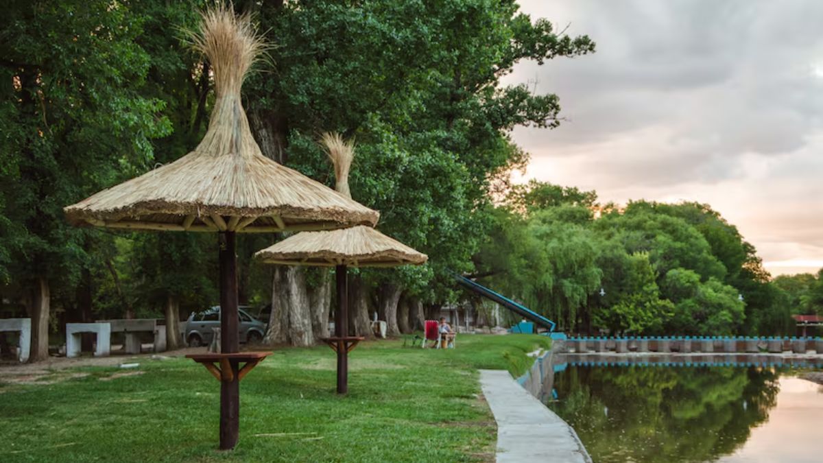 Cerca de Embalse, el destino suma dos mundos: día de río en el pueblo y deportes náuticos a pocos kilómetros.