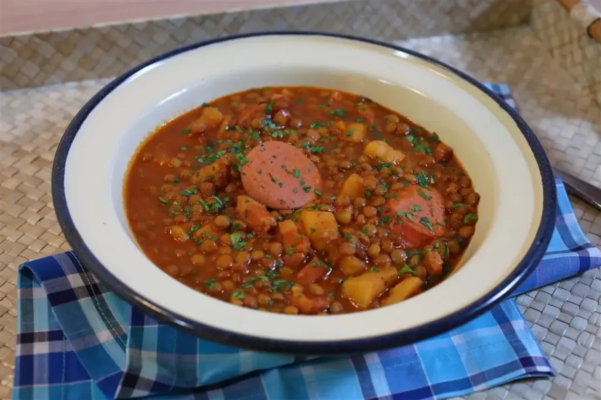 Como se vio en MasterChef, el guiso de lentejas es una receta reconfortante que nunca falla.