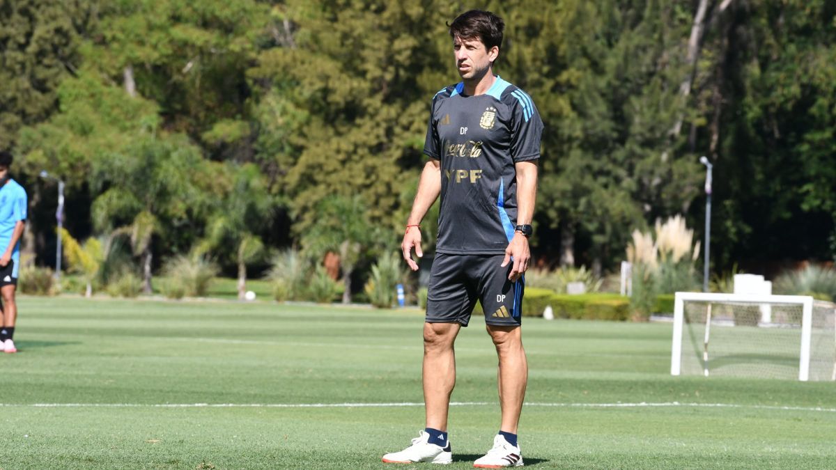 Diego Placente, DT de la Selección Argentina Sub-20. Diego Placente, DT de la Selección Argentina Sub-20.