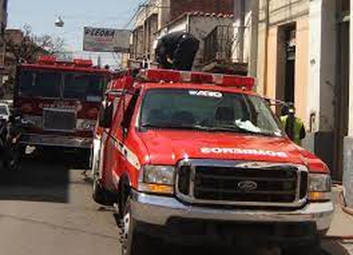 Bomberos del Cuartel Nº 2 del barrio Gorriti.