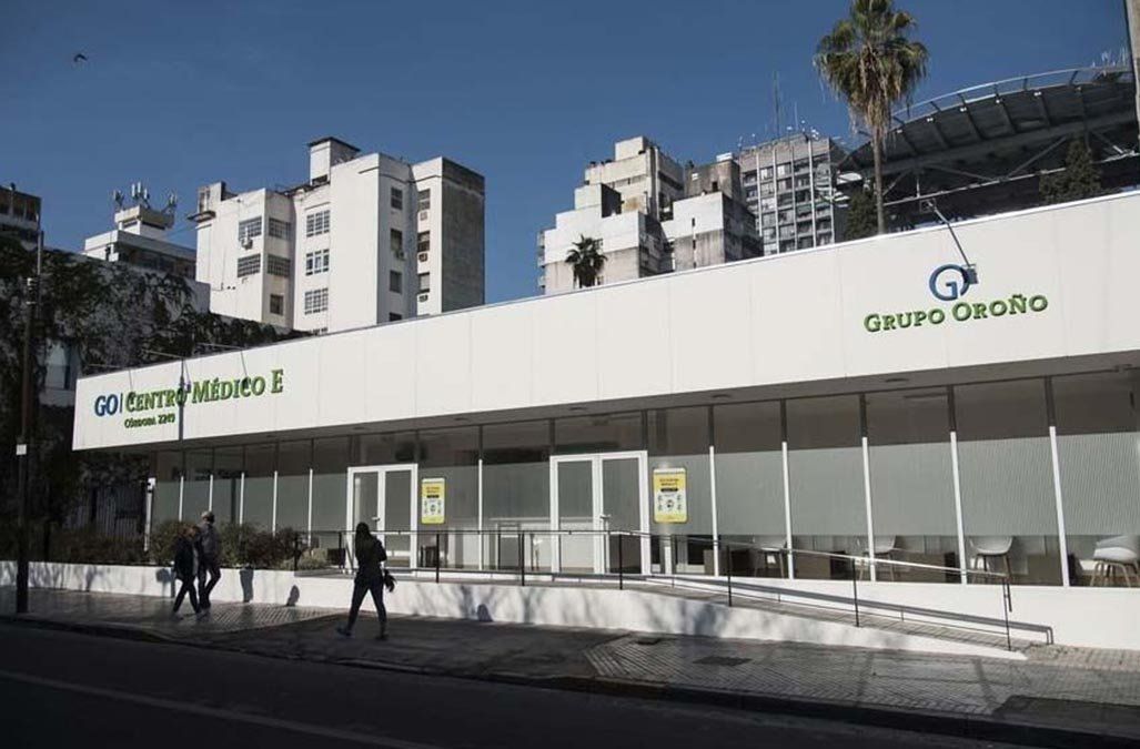 &nbsp; Una trabajadora del Grupo Oro&ntilde;o que se desempe&ntilde;a en la oficinas administrativas de C&oacute;rdoba al 2200 dio positivo de Covid-19 por lo cual las autoridades del establecimiento decidieron el cierre de las mismas y procedieron al aislamiento de otras 20 personas que trabajan en ese sector.