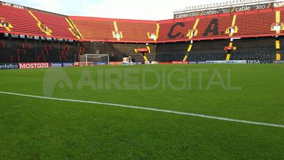 ¿Se juega? Así está la cancha de Colón a horas del partido contra Chaco For Ever