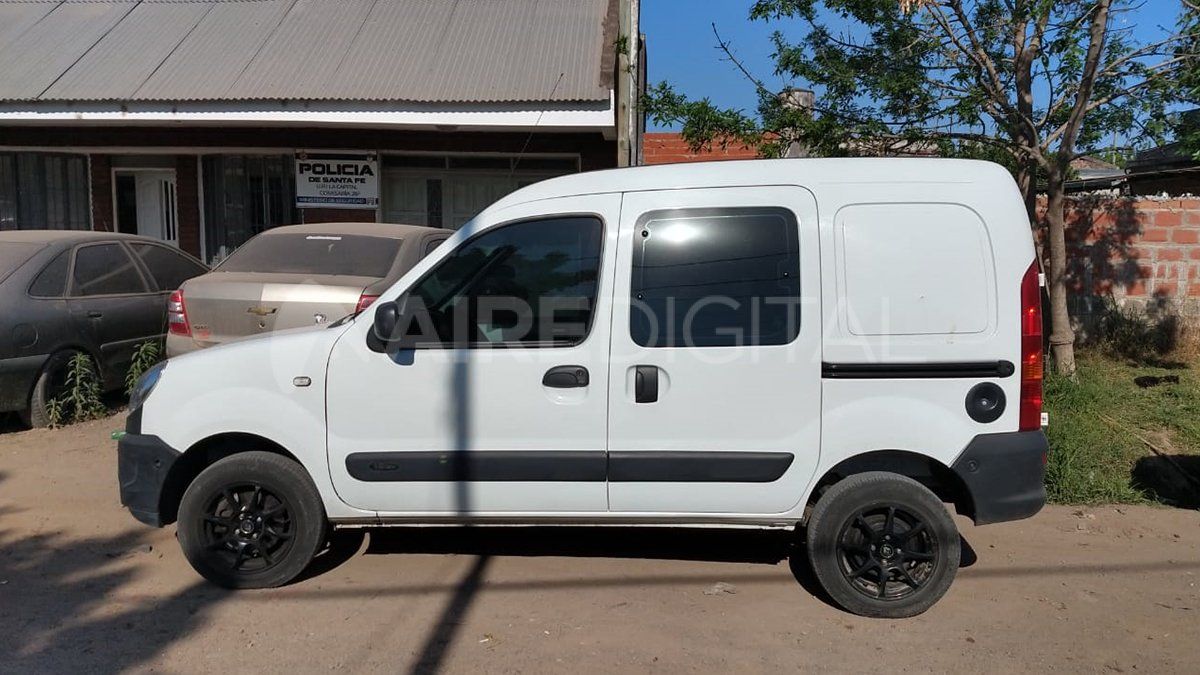 La camioneta fue llevada a la Comisaría 26 y luego entregada a sus dueños.