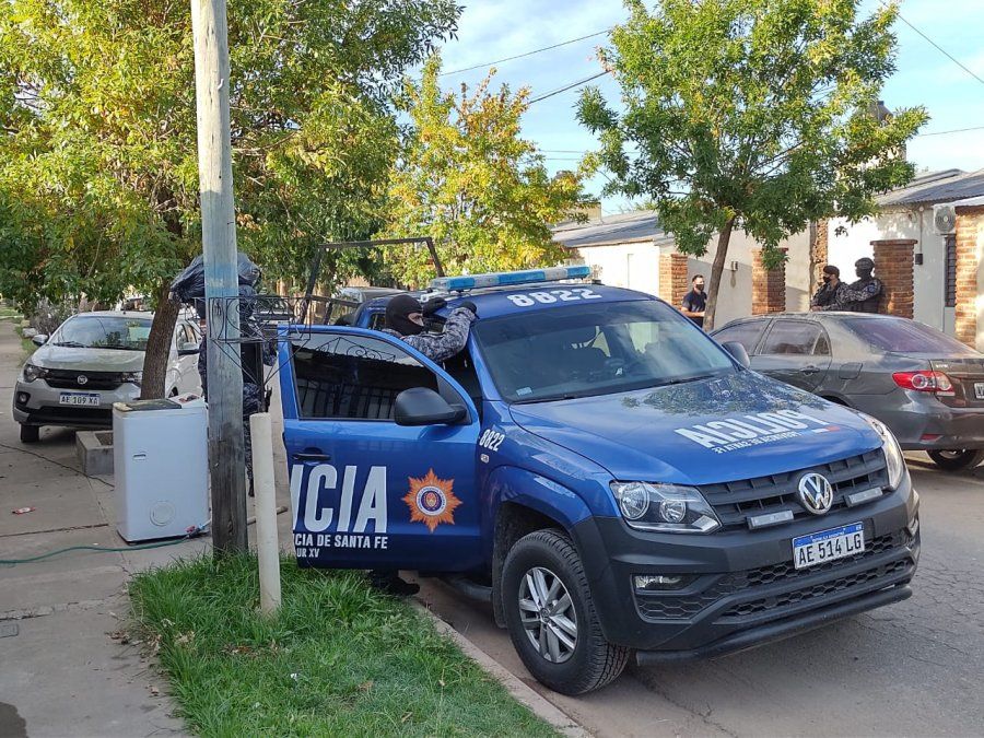 Los allanamientos se realizaron al menos en tres domicilios de la ciudad de Santa Fe.
