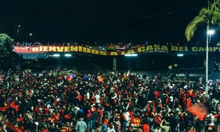 Según pudo confirmar AIRE de Santa Fe, los festejos por el nuevo aniversario Sabalero comenzarán el lunes 4 por la tarde con la tradicional caravana de hinchas hacia la sede del Club. Según pudo confirmar AIRE de Santa Fe, los festejos por el nuevo aniversario Sabalero comenzarán el lunes 4 por la tarde con la tradicional caravana de hinchas hacia la sede del Club.