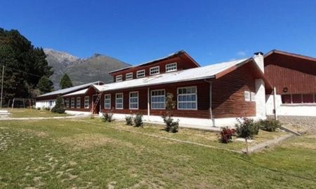 Más de 40 personas fueron intoxicados por monóxido de carbono en una escuela de Chubut. Más de 40 personas fueron intoxicados por monóxido de carbono en una escuela de Chubut.