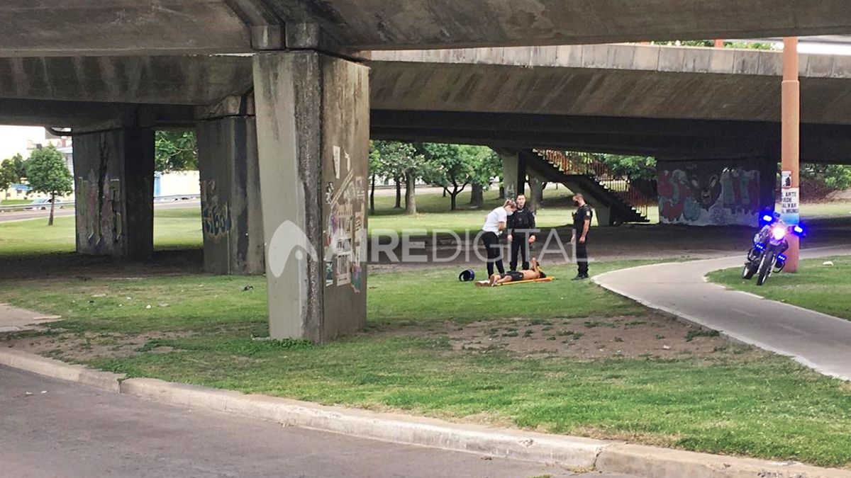 Los motociclistas fueron asistidos por el servicio de 107 y trasladados al Cullen.