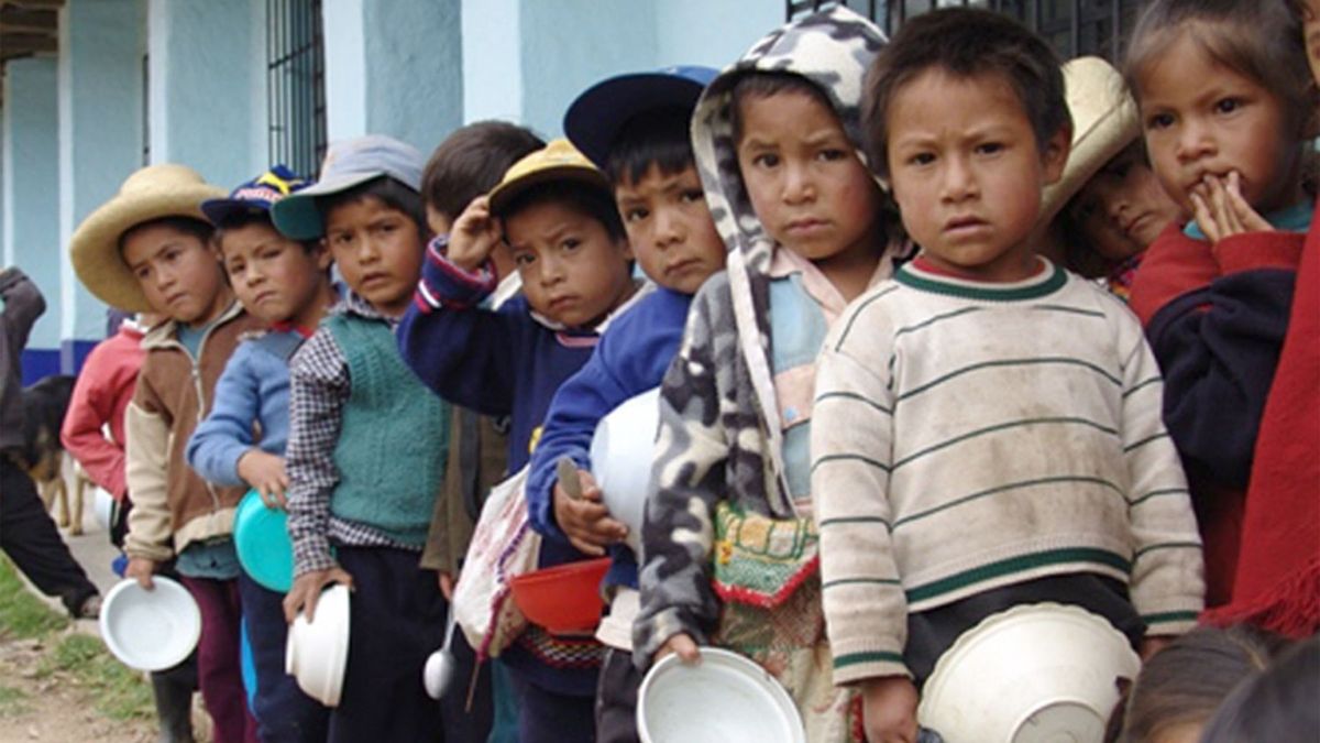 Se trata de un fenómeno global creciente, especialmente en países de ingresos bajos y medios, que afecta el desarrollo físico y cognitivo de las personas.