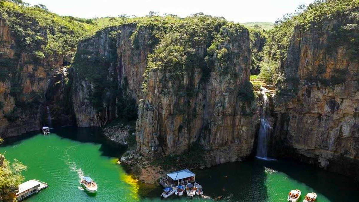 ▷ Video. Lago de Furnas: dónde queda el lugar de Brasil en el que se desprendió el acantilado que cayó sobre las embarcaciones
