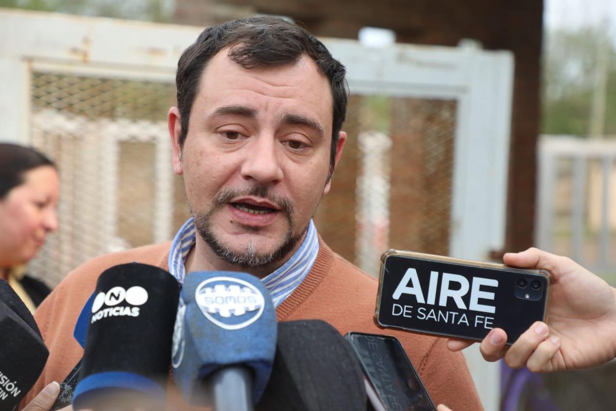 El psicólogo Juan Leiva fue el primer vacunado en el centro de salud de Las Lomas. El psicólogo Juan Leiva fue el primer vacunado en el centro de salud de Las Lomas.