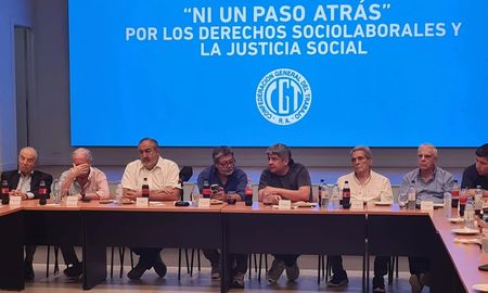 La CGT no se va a quedar de brazos cruzados, advirtieron este miércoles. La CGT no se va a quedar de brazos cruzados, advirtieron este miércoles.