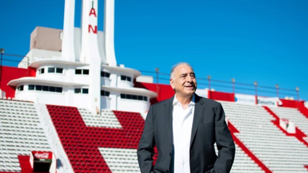 Alejandro Nadur fue presidente de Huracán entre 2011 y 2021. Alejandro Nadur fue presidente de Huracán entre 2011 y 2021.