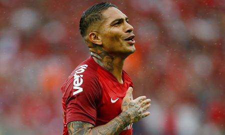 paolo guerrero llego al pais para convertirse en el nuevo refuerzo de racing paolo guerrero llego al pais para convertirse en el nuevo refuerzo de racing